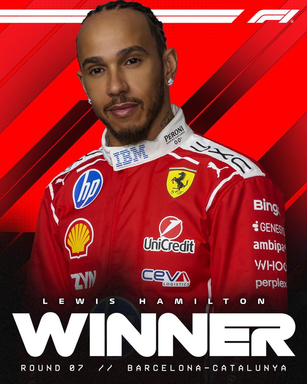 Hamilton vencedor da corrida comemorando no cockpit