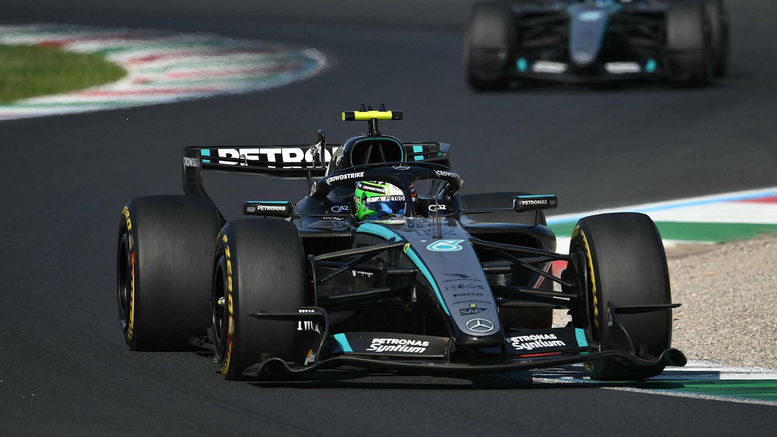 Kimi Antonelli exibe todo o seu potencial técnico e lidera com autoridade rumo à vitória no GP de seu país.